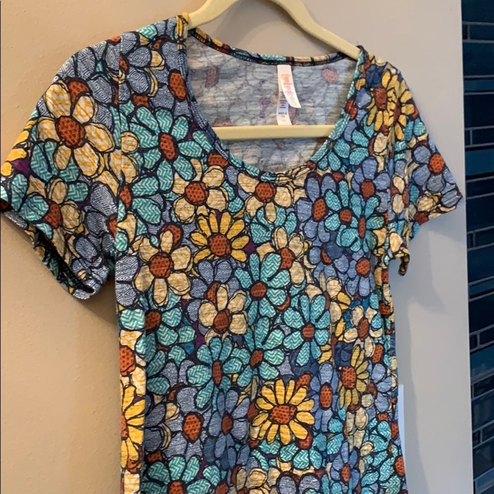 LuLaRoe shirt - Picture 6 of 6